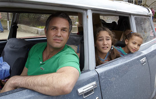 Mark Ruffalo with Ashley Aufderheide and Imogene Wolodarskyin in another scene from 'Infinitely Polar Bear'