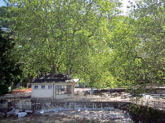 little building along the shores of Lake Geneva