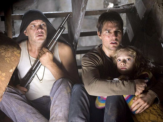 Tim Robbins, Tom Cruise and Dakota Fanning in a scene from 'War of the Worlds'