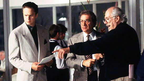 Tim Robbins, Sydney Pollack, and director Robert Altman rehearse a scene from 'The Player'