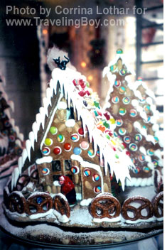 gingerbread house for sale at a Munich market