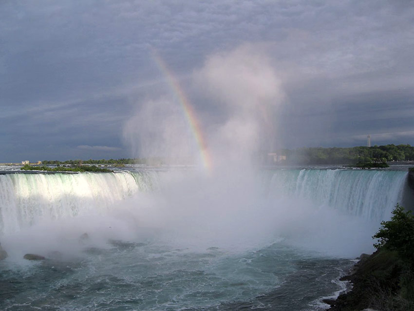 rainbow at the Niagara Falls