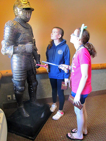 Dalya and Mollie meet the knight at MagiQuest