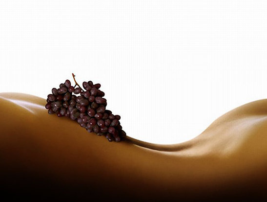 massage with grapes