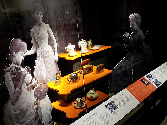 exhibit at Les Routes du th showing the role of tea during the Victorian era