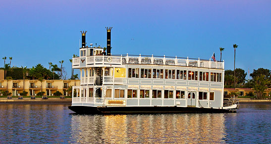 Mississippi-style sternwheeler Bahia Belle