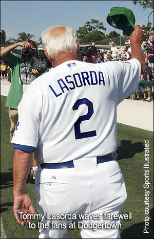 Lasorda waves farewell to fans at Dodgertown