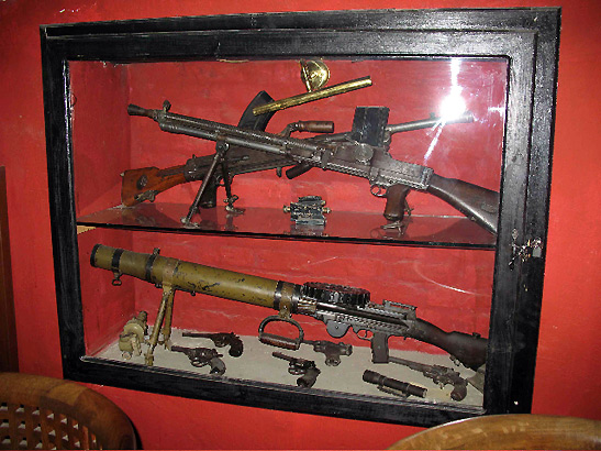 old machine guns and pistols on display at the Gandamack