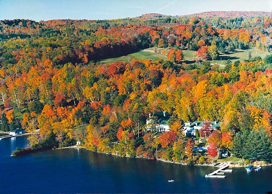 aerial view of Manoir Hovey in fall