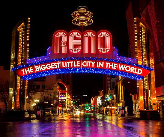 Reno welcome sign at night