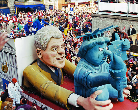 Bill Clinton and Statue of Liberty float at a 1998 Cologne parade