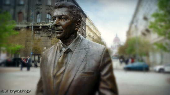 bronze statue of Ronald Reagan at Freedom Square