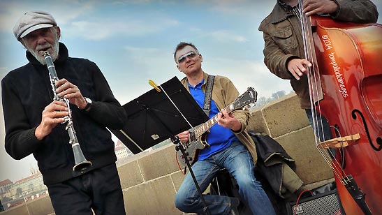musicians at the Charles Bridge