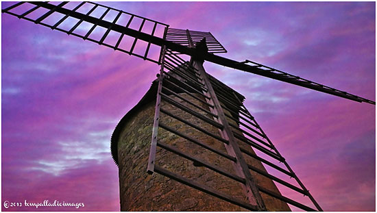 vintage windmill at dusk, Montagne