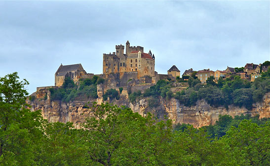 the medieval castle of Chteau de Beynac, Beynac-et-Cazenac