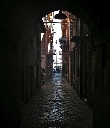 the Il Budello - the logest street in Gaeta but also among the narrowest at 2.5 meters