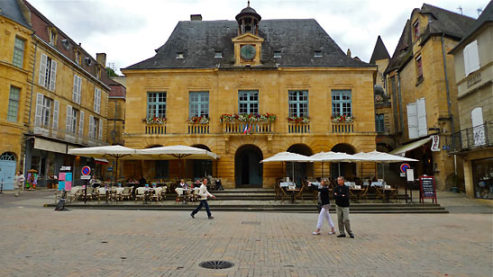 outdoor cafe, Sarlat-la-Caneda