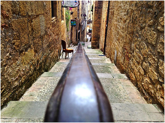looking down a medieval alley in Sarlat-la-Caneda