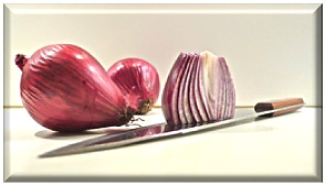 sliced red onion of Tropea, 2nd picture