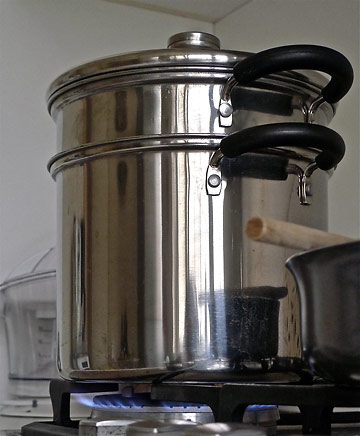 large pasta pot with built-in colander