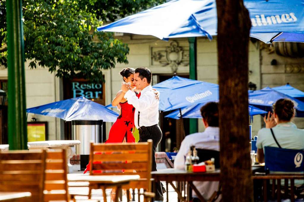 dancing the tango in a resto bar