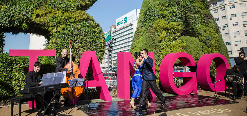 dancing the tango in Buenos Aires