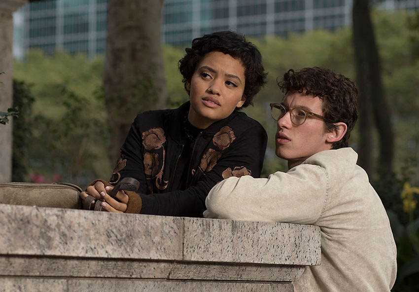 Kiersey Clemons as Mimi and Callum Turner as Thomas in 'The Only Living Boy in New York'