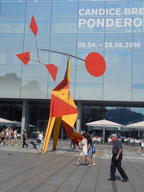 Alexander Calder sculpture in front of the Modern Art Museum