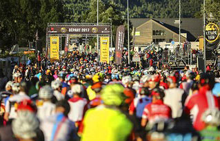 L'Etape du Tour cyclists at the start line