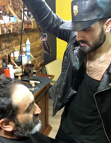 Erkek Saç, from Antalya, Turkey, giving a haircut