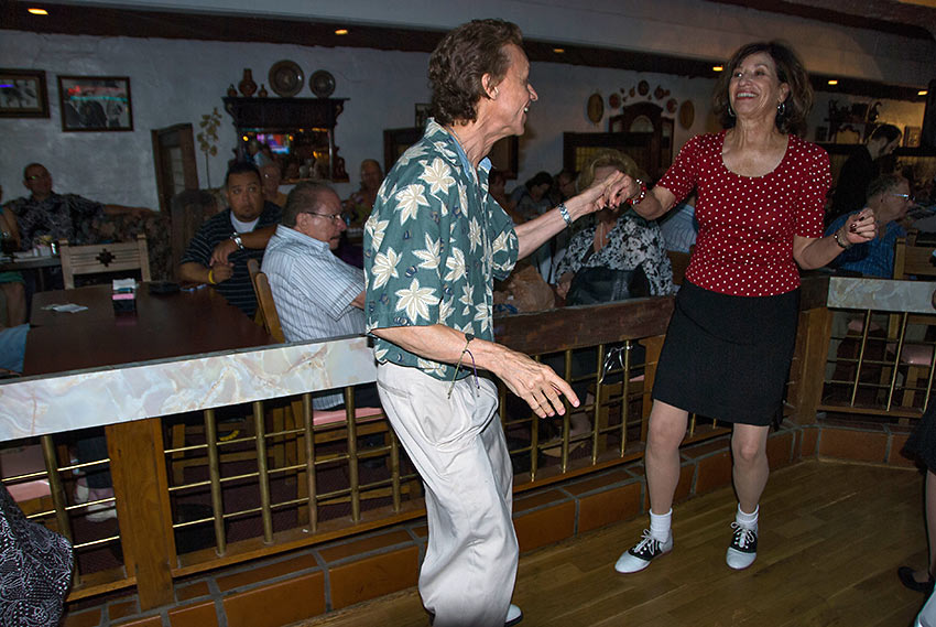 dancing couple at Las Hadas