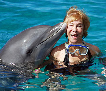 Fyllis Hockman with dolphin