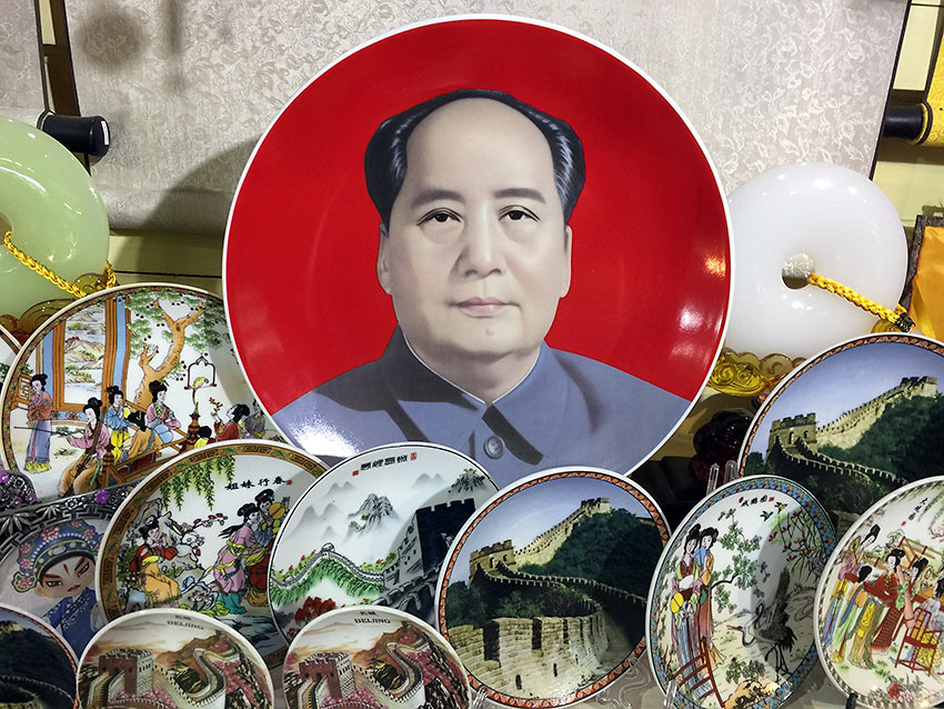 plates depicting scenes of ancient China and Mao Zedong