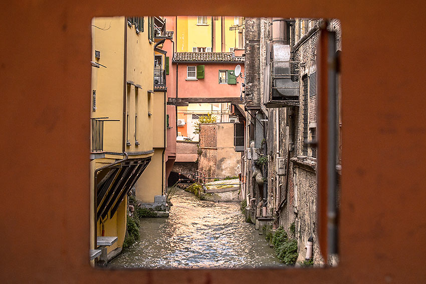 the small window in Via Piella, Bologna