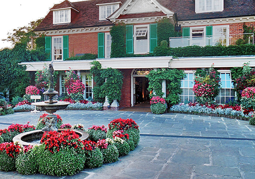 the entrance to Chewton Glen