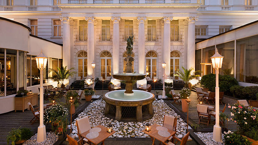 the courtyard of the Hotel Atlantic Kempinski