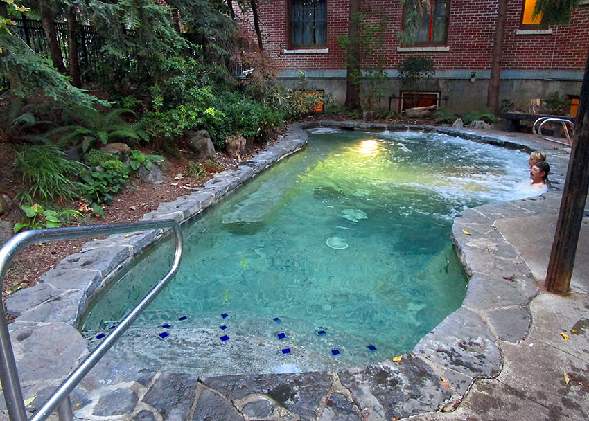 Jacuzzi soaking pool at Ruby's Spa