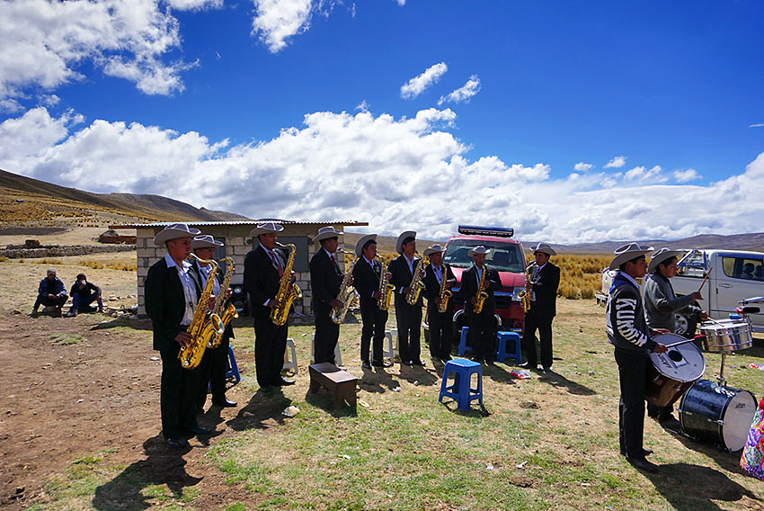 Peruvian fiesta celebration with an orchestra that includes 7 saxophones