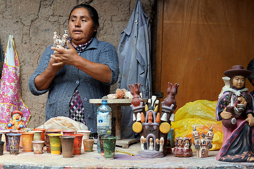 local artisan from Quinoa showing her work