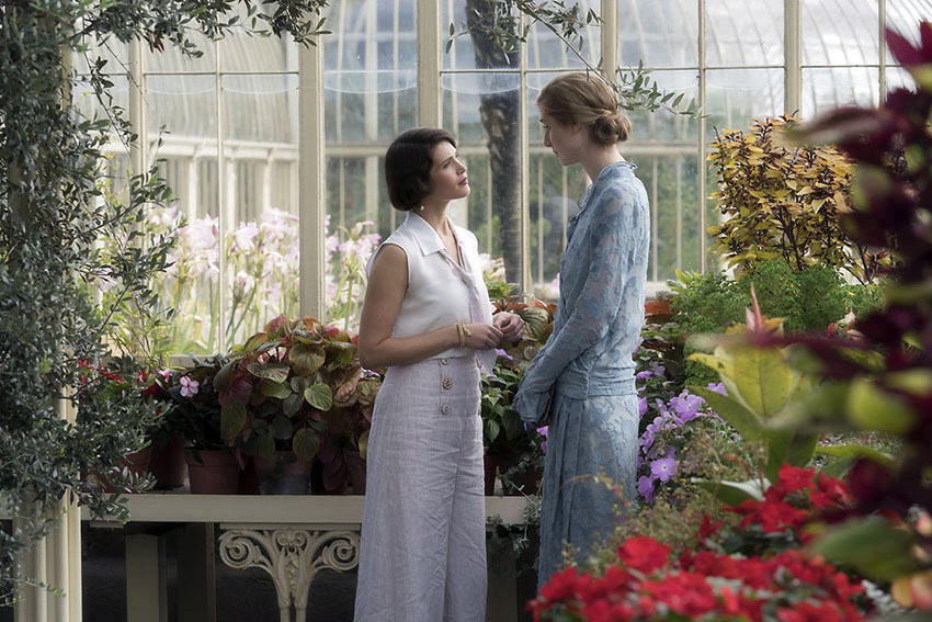 Elizabeth Debicki and Gemma Arterton as Vita Sackville-West in 'Vita & Virginia'