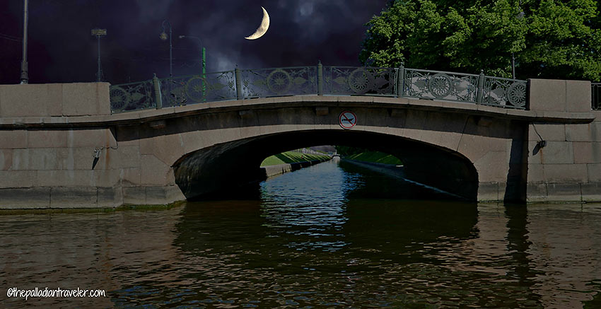 bridge over the Moika River at night