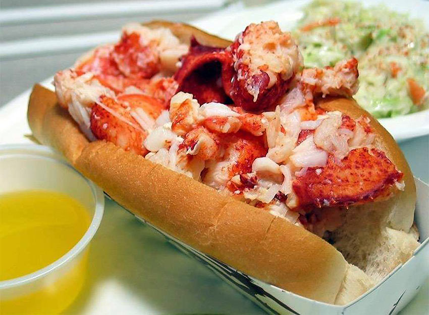 Connecticut: Warm Lobster Roll