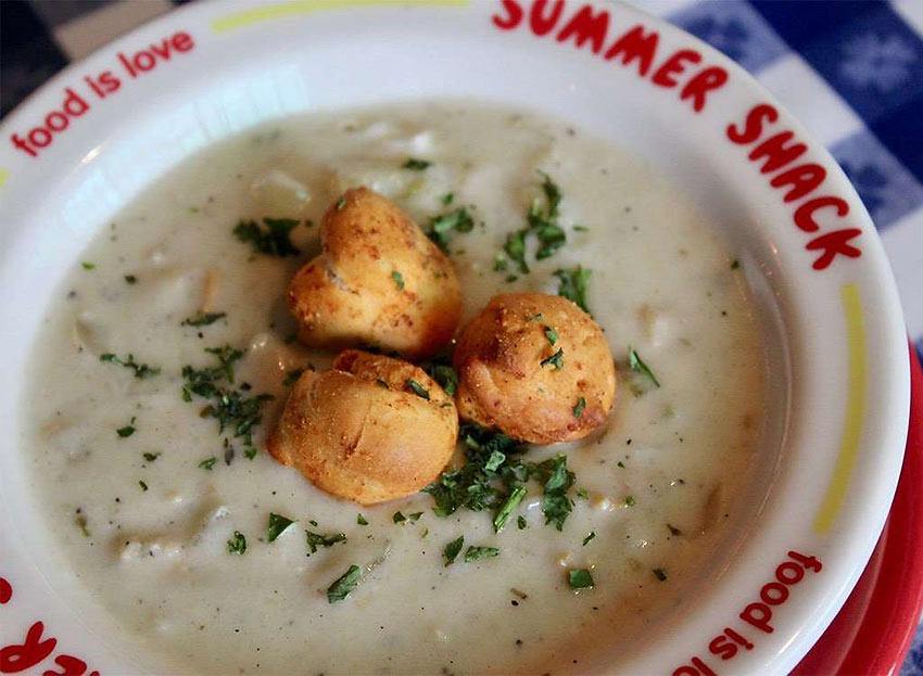 Massachusetts: New England Clam Chowder