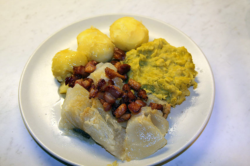 lutefisk served with potatoes