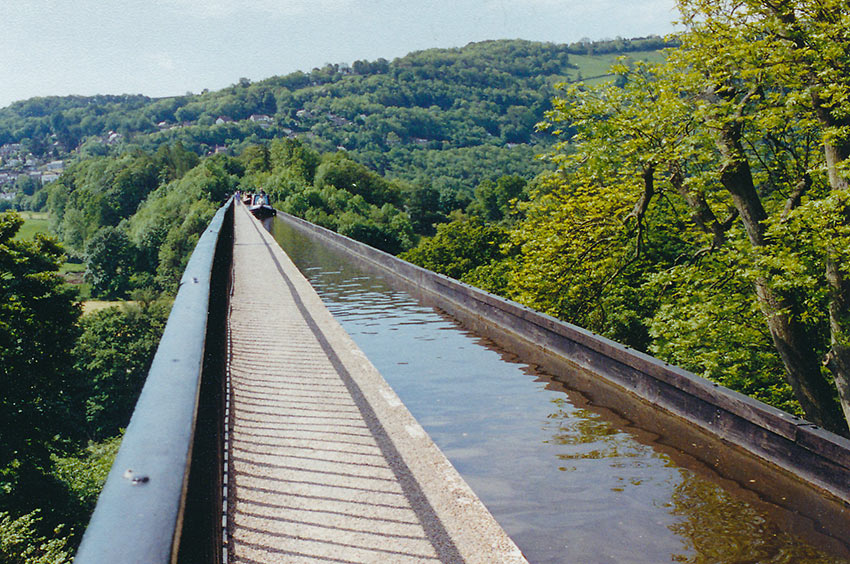 bridge canal for narrowboats