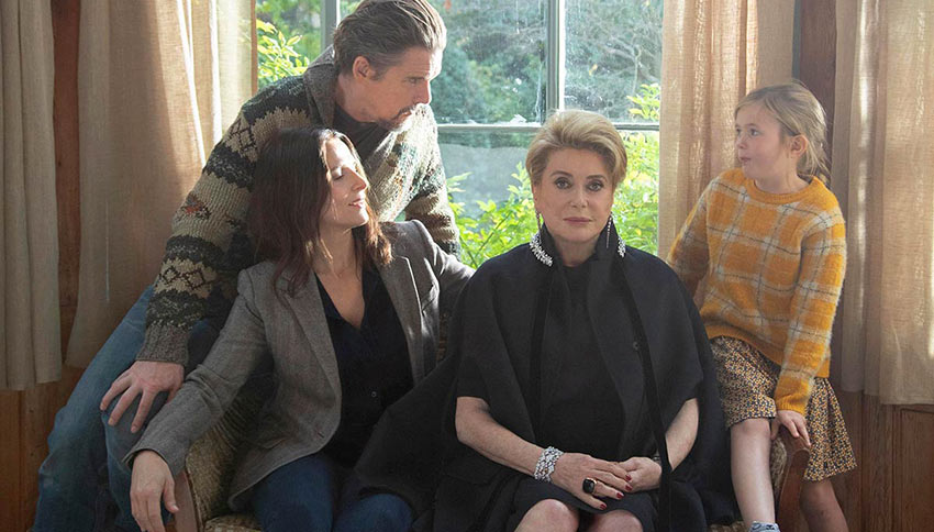 Fabienne (Catherine Deneuve) and her family