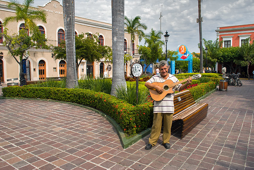 guitarist at the Mazatlan Historic District