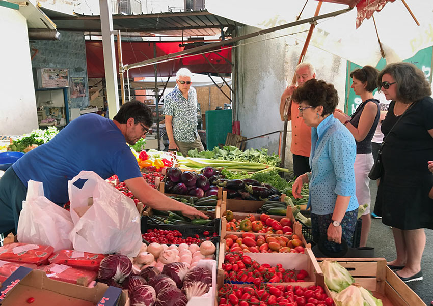 Duchess Nicoletta Tomasi with guests at the Capo Market, Palermo