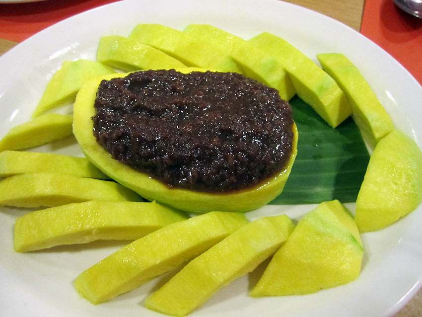 green mangoes with shrimp paste