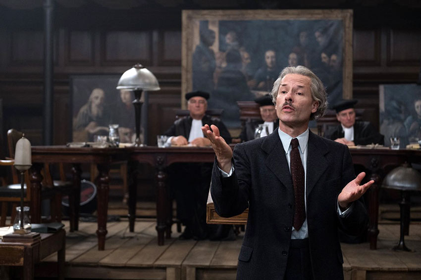 Guy Pierce in a court scene